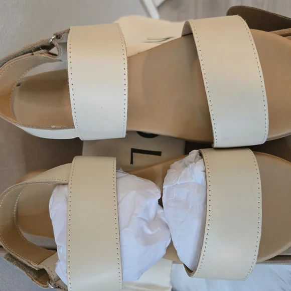 Nisolo Flat Form Sandals in Bone - Picture 6 of 11